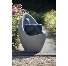 Gartenbrunnen mit Wasserspiel und modernem Design