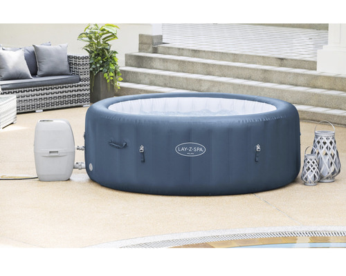 Aufblasbarer Whirlpool mit Filterpumpe im Außenbereich