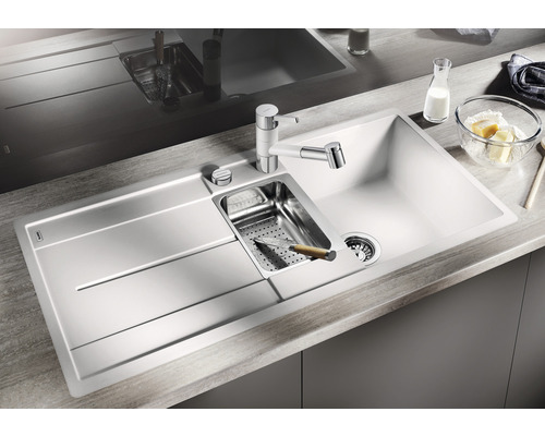 Küchenspüle mit Abtropffläche, Armatur und Zubehör