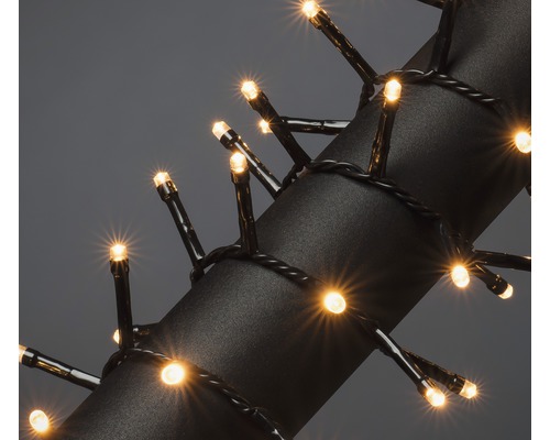 Lichterkette mit warmweißen LEDs um einen Gegenstand gewickelt