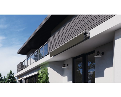 Modernes Haus mit Markise und Balkon