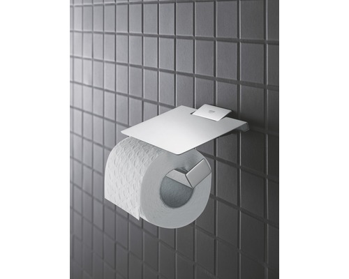 Toilettenpapierhalter aus Metall mit Papierrolle