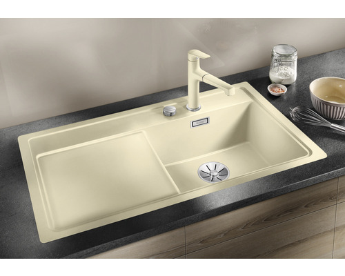 Spüle mit Abtropffläche und Armatur