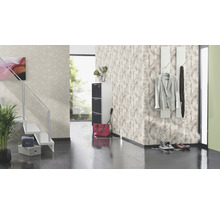 Heller Eingangsbereich mit Treppe, Schuhschrank und Wandgarderobe