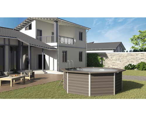 Gartenansicht mit Pool, Haus und Terrasse