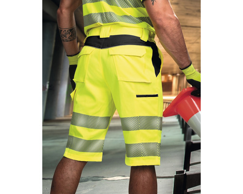 Gelbe Arbeitsshorts mit Reflexstreifen und mehreren Taschen