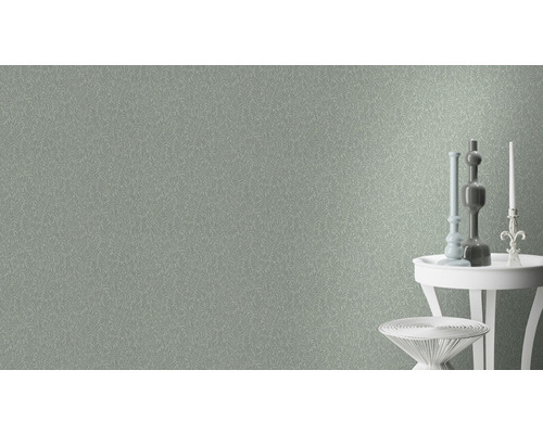 Tapete mit Blattmuster im klassischen Stil auf Tisch mit Dekoration