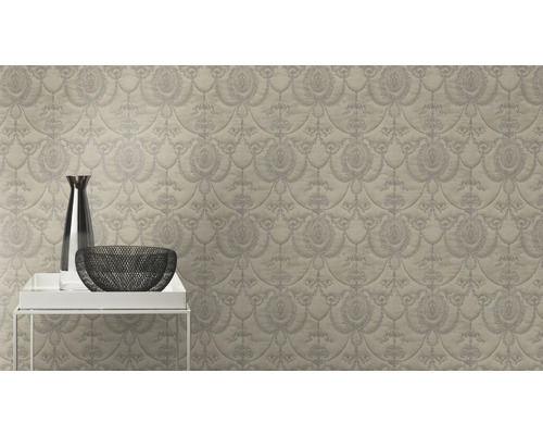 Dekorative Tapete mit Ornamentmuster im klassischen Stil