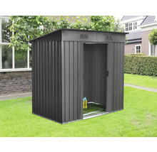 Gartenschrank aus Metall mit geöffneter Tür auf Rasen