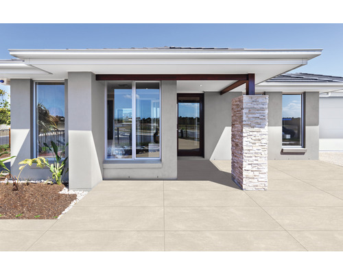 Hauseingang mit Terrassenplatten ausgelegt