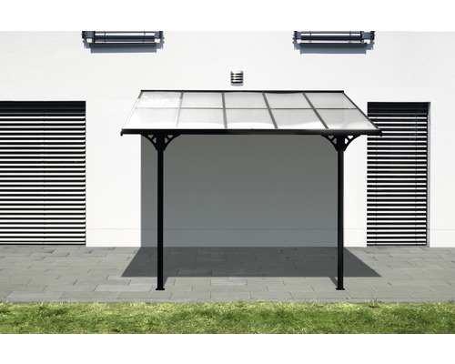 Vordach mit Polycarbonatplatten und Metallrahmen vor einer weißen Hauswand