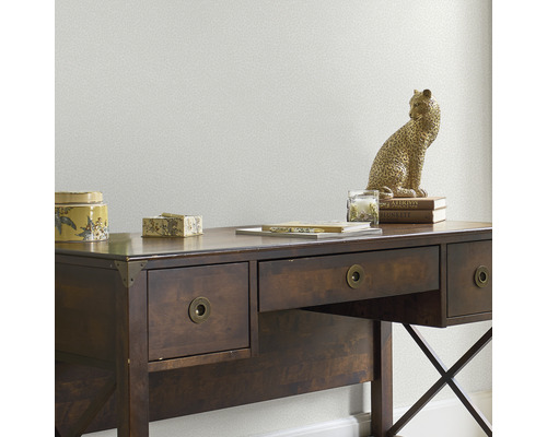 Schreibtisch aus Holz mit Schubladen und Dekoration