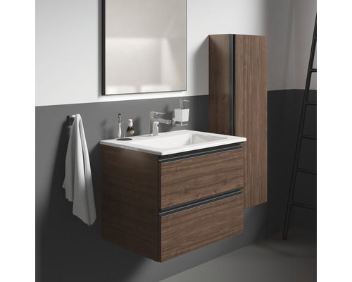 Modernes Badezimmerensemble mit Waschtischunterschrank, Aufsatzwaschbecken, Spiegelschrank und Hochschrank