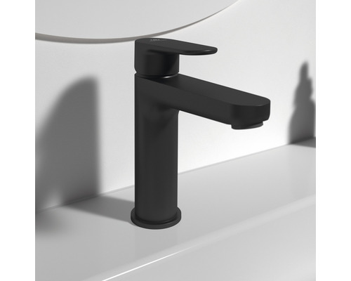 Schwarzer Waschtischmischer auf einem Waschbecken