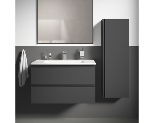 Modernes Badezimmer mit Waschtischunterschrank, Spiegel und Hochschrank