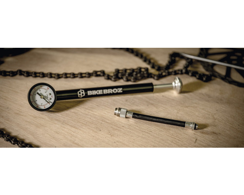 Fahrradpumpe mit Manometer und BIKE BROZ Logo