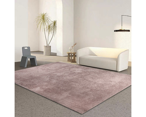 Wohnzimmer mit Teppich, Sofa und Stuhl