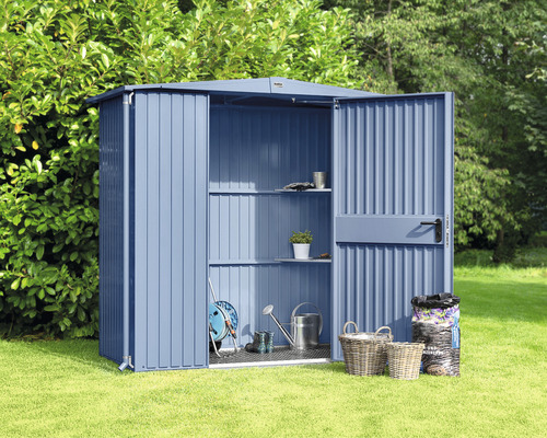 Gartenschrank aus Metall mit geöffneten Türen und Regalen zur Aufbewahrung von Gartengeräten