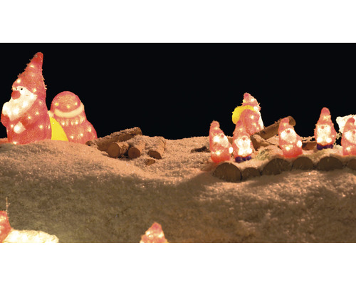 Dekorative Weihnachtsszene mit beleuchteten Figuren und Holz