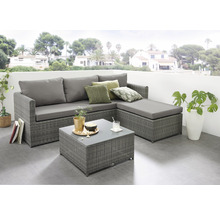 Gartenlounge-Set mit Tisch auf einer Terrasse