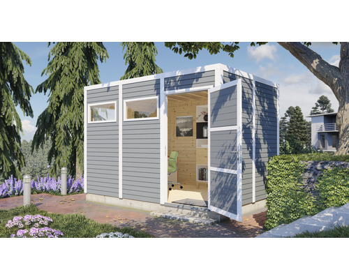 Gartenbüro aus Holz mit Fenstern und geöffneter Tür in einer Gartenumgebung