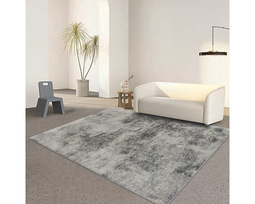Wohnzimmer mit Teppich, Sofa und Stuhl