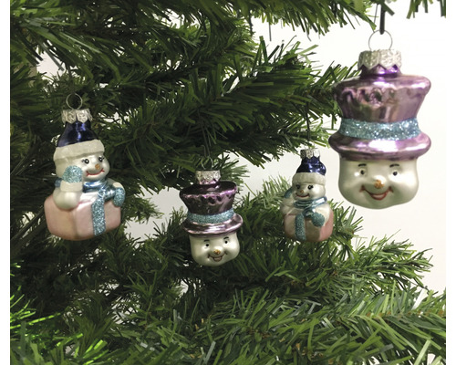 Dekorierter Weihnachtsbaum mit Schneemann-Weihnachtsbaumschmuck