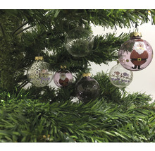 Weihnachtsbaum mit verschiedenen Christbaumkugeln