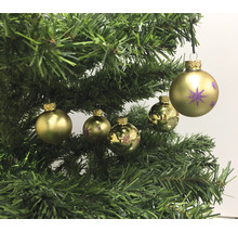 Weihnachtsbaum mit goldenen Christbaumkugeln und Sternenmuster