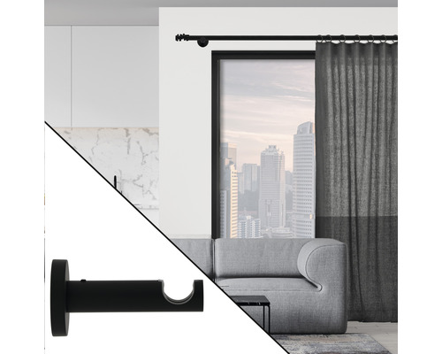 Schwarze Gardinenstange mit Halterung vor Fenster