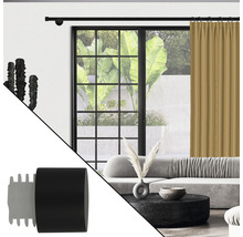 Wohnzimmer mit Gardinenstange, Vorhang und Endstück