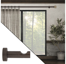 Gardinenstange mit Vorhang, Fenster und Gardinenstangenhalterung
