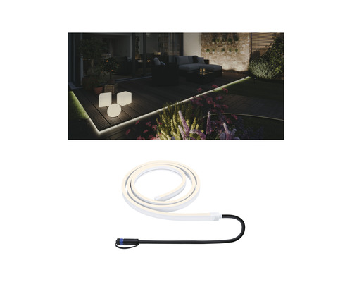 Beleuchtete Terrasse mit LED-Lichtband im Gartenbereich