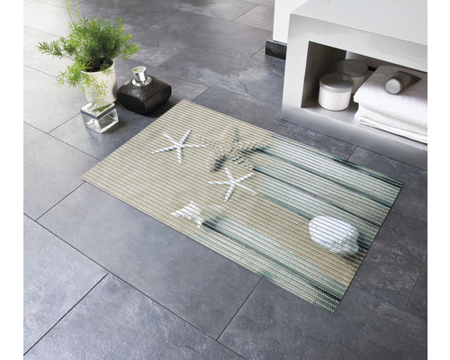 Badteppich mit Strandmotiv im Badezimmer