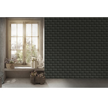 Dekorative Wandgestaltung mit Metro Fliesen neben einem Fenster mit Blumen