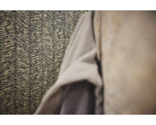 Tapete mit Zickzackmuster an der Wand