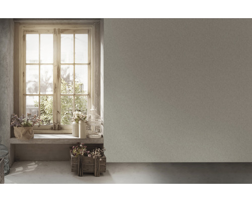 Heller Raum mit Fenster, Dekoration und Wand