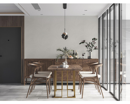 Esszimmer mit Holztisch, Stühlen und Sideboard in einem hellen, modernen Design