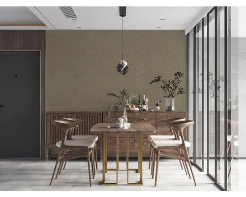 Esszimmer mit Holztisch, Stühlen, Sideboard und Zimmerpflanzen für eine helle und organisierte Atmosphäre.