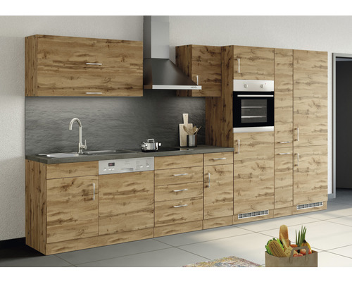 Komplette Küche mit Spüle, Geschirrspüler, Herd, Dunstabzugshaube und Backofen in Holzoptik