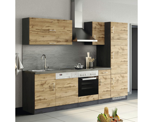 Küchenzeile mit Spüle, Geschirrspüler, Herd, Dunstabzugshaube und Hängeschränken im Holzdesign