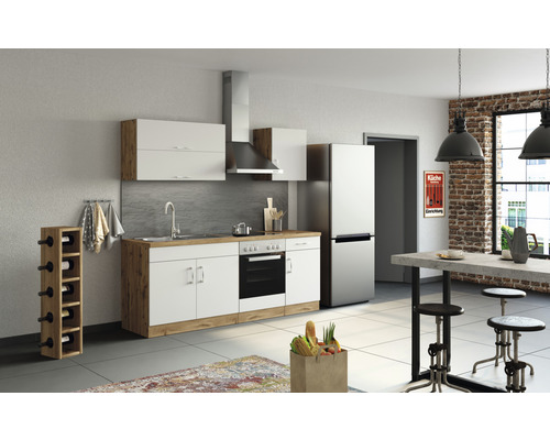 Helle Küche mit Küchenzeile, Esstisch und Weinregal