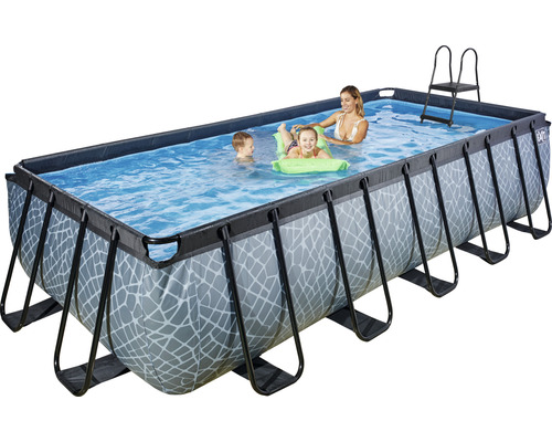 Rechteckiger Frame Pool mit Leiter und Badegästen