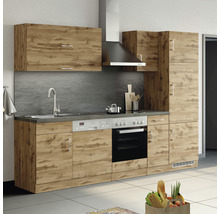 Küchenzeile mit Spüle, Geschirrspüler, Herd, Dunstabzugshaube und Hängeschränken in Holzoptik