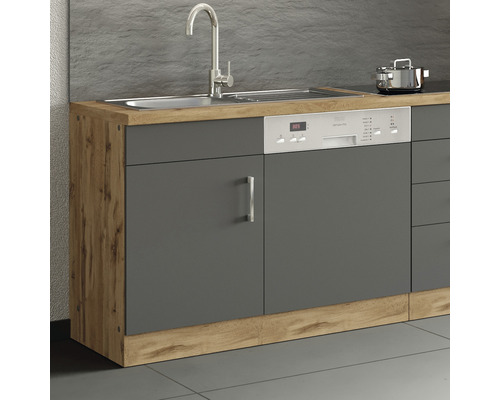 Küchenzeile mit Spüle, Armatur und Geschirrspüler