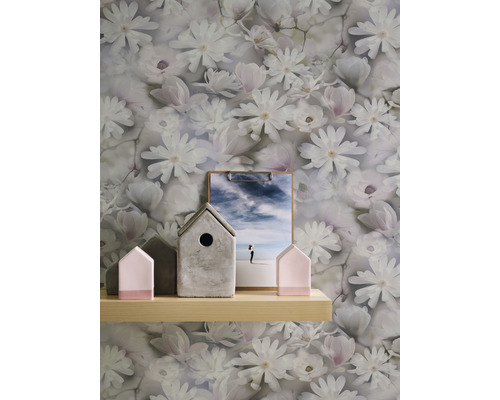 Blumentapete mit Regal, Dekoration und Bild