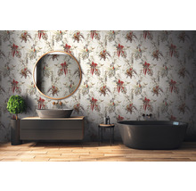 Modernes Badezimmer mit floral gemusterter Tapete, Waschtisch, Spiegel und Badewanne