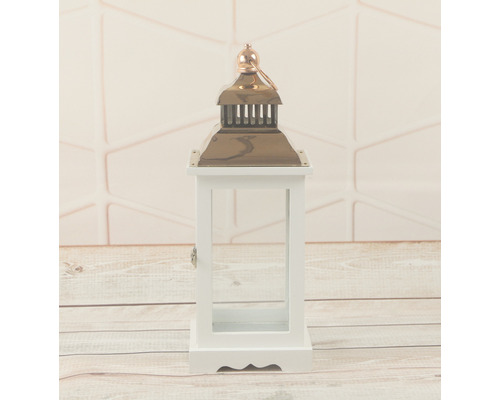 Dekorative weiße Laterne mit Metallelementen