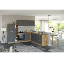 Moderne Küche mit grauen Schränken und Holzelementen in einem hellen, offenen Raum.