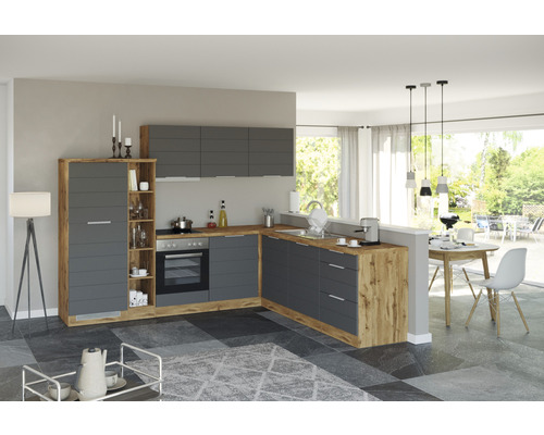 Moderne Küche mit grauen Schränken und Holzelementen in einem hellen, offenen Raum.